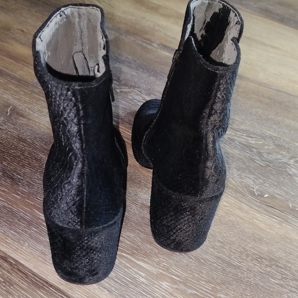 Aldo Black Ankle Booties with Side Zipper - Picture 8 of 8
